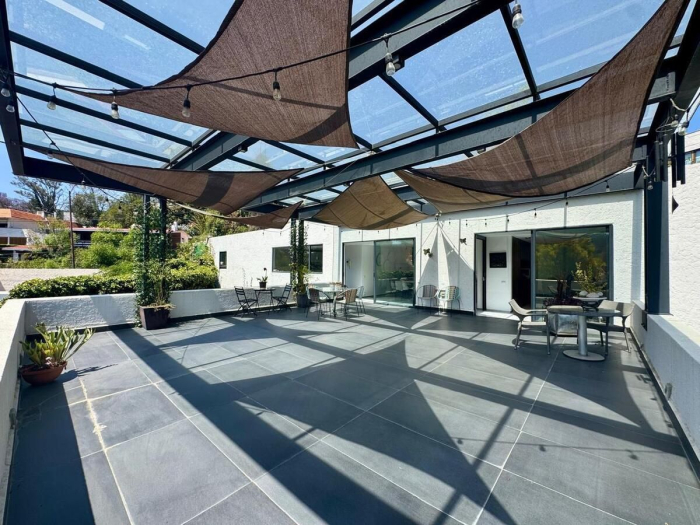 Magnifica casa en venta - Lomas Hipódromo