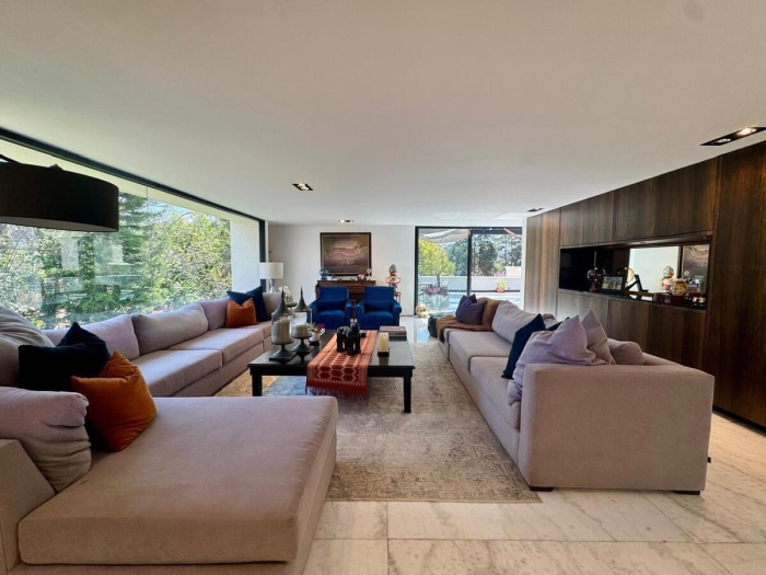 Magnifica casa en venta - Lomas Hipódromo