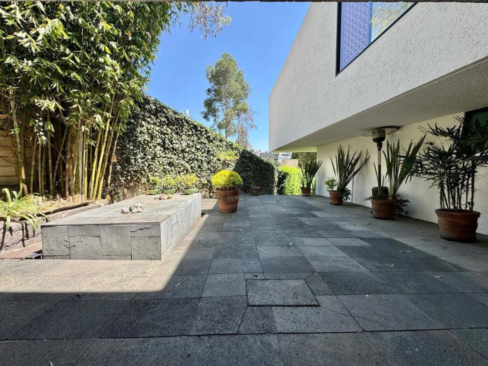 Magnifica casa en venta - Lomas Hipódromo