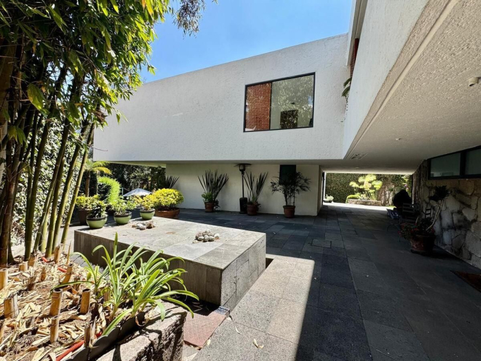 Magnifica casa en venta - Lomas Hipódromo