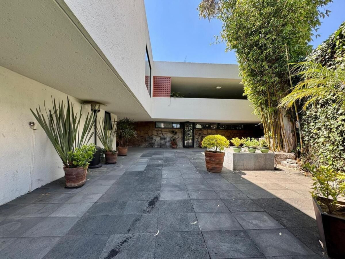 Magnifica casa en venta - Lomas Hipódromo