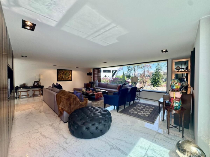 Magnifica casa en venta - Lomas Hipódromo
