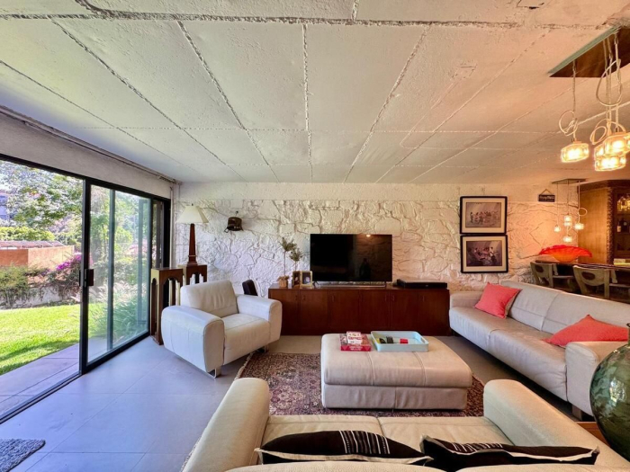 Magnifica casa en venta - Lomas Hipódromo