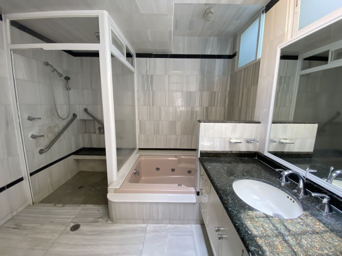 Casa en Venta. Satelite. Seguridad y amplios espacios.
