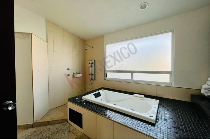 CASA AMPLIA Y LUMINOSA CON BOVEDA CATALANA EN VENTA EN LOMAS DE COCOYOC