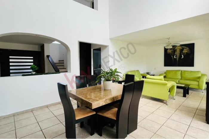 CASA AMPLIA Y LUMINOSA CON BOVEDA CATALANA EN VENTA EN LOMAS DE COCOYOC