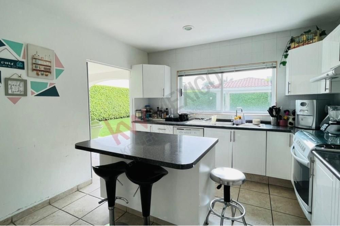 CASA AMPLIA Y LUMINOSA CON BOVEDA CATALANA EN VENTA EN LOMAS DE COCOYOC