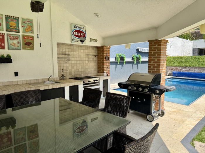 CASA EN VENTA LOMAS DE COCOYOC Doble Terreno fusionado