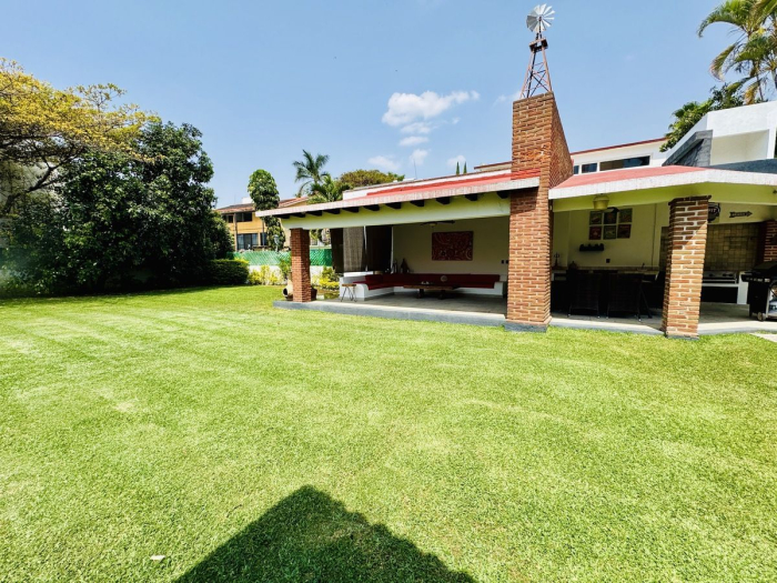 CASA EN VENTA LOMAS DE COCOYOC Doble Terreno fusionado