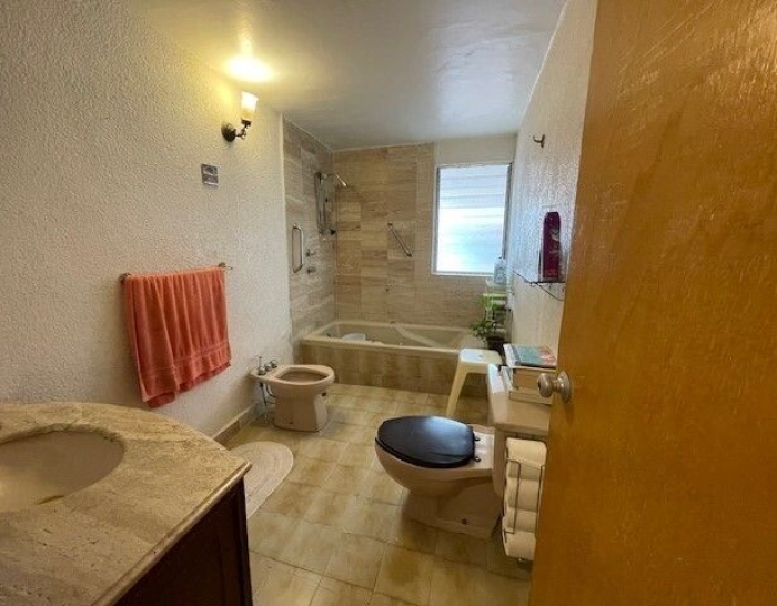 CASA EN VENTA, LOMAS DE LA HERRADURA