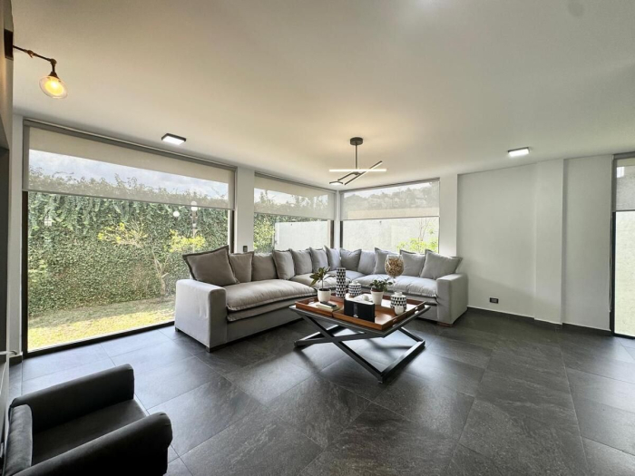 Magnifica casa en venta recién remodelada - Vista del Valle