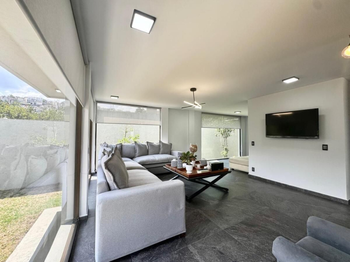 Magnifica casa en venta recién remodelada - Vista del Valle