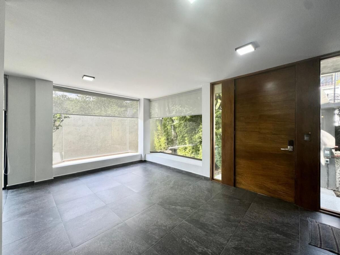 Magnifica casa en venta recién remodelada - Vista del Valle