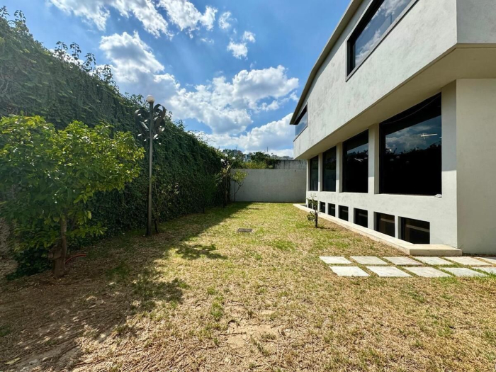 Magnifica casa en venta recién remodelada - Vista del Valle