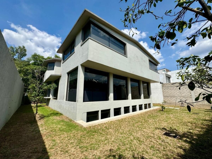 Magnifica casa en venta recién remodelada - Vista del Valle