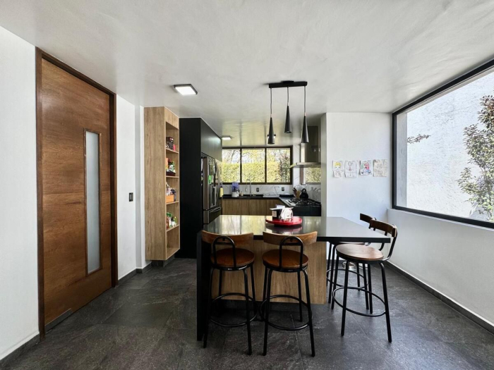 Magnifica casa en venta recién remodelada - Vista del Valle