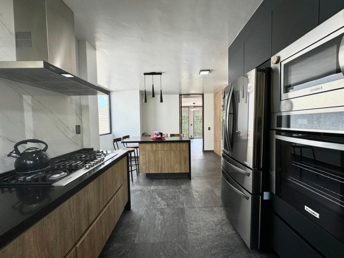 Magnifica casa en venta recién remodelada - Vista del Valle