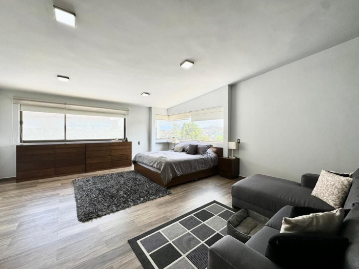 Magnifica casa en venta recién remodelada - Vista del Valle
