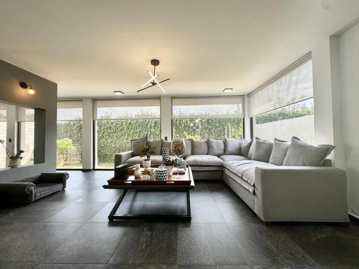 Magnifica casa en venta recién remodelada - Vista del Valle