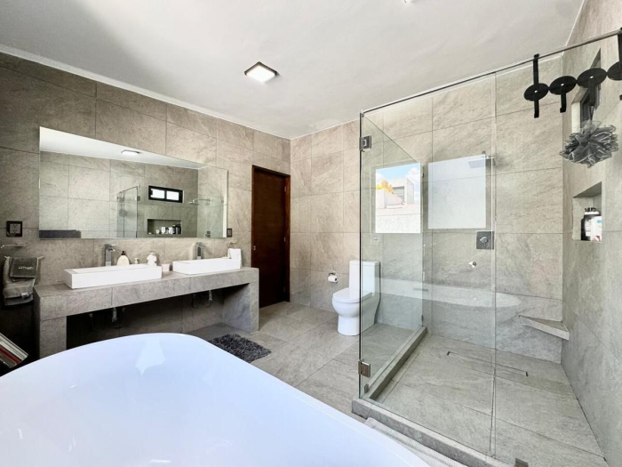 Magnifica casa en venta recién remodelada - Vista del Valle