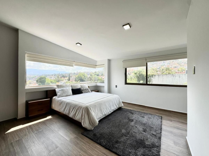Magnifica casa en venta recién remodelada - Vista del Valle