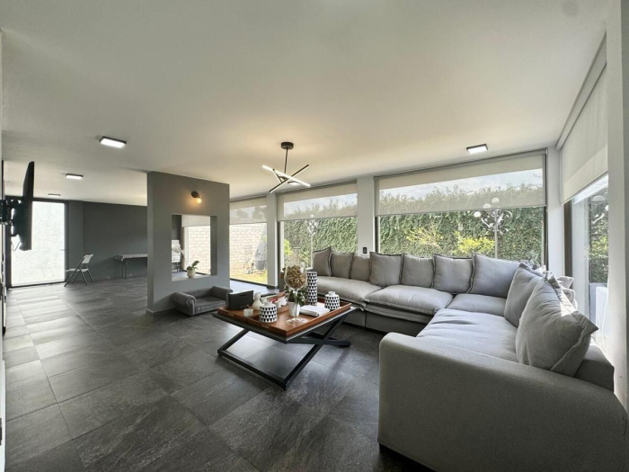 Magnifica casa en venta recién remodelada - Vista del Valle