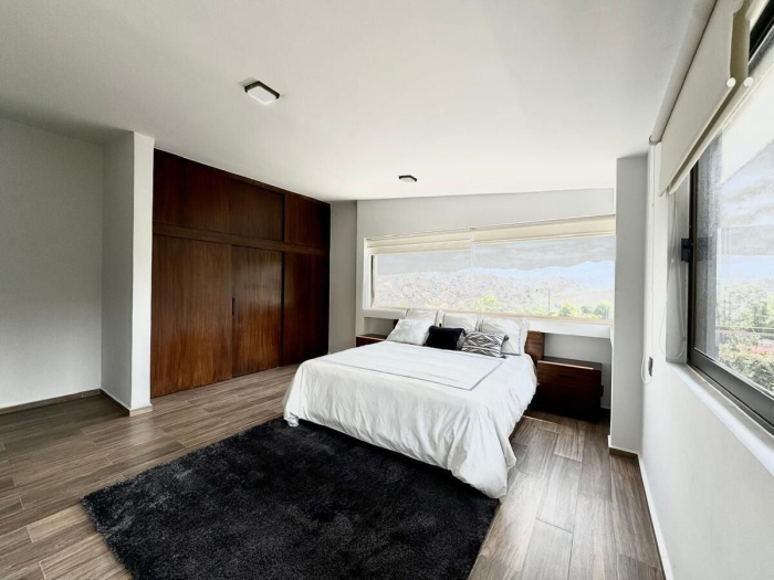 Magnifica casa en venta recién remodelada - Vista del Valle