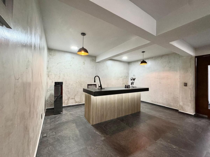 Magnifica casa en venta recién remodelada - Vista del Valle