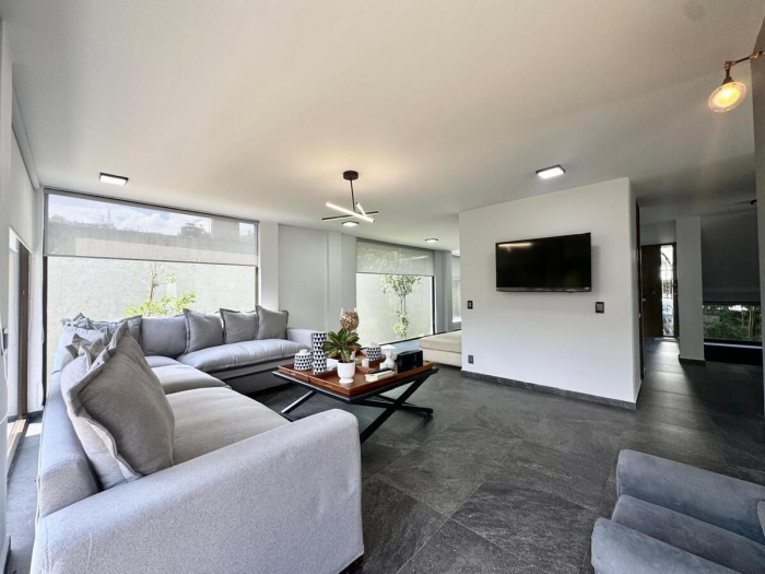 Magnifica casa en venta recién remodelada - Vista del Valle