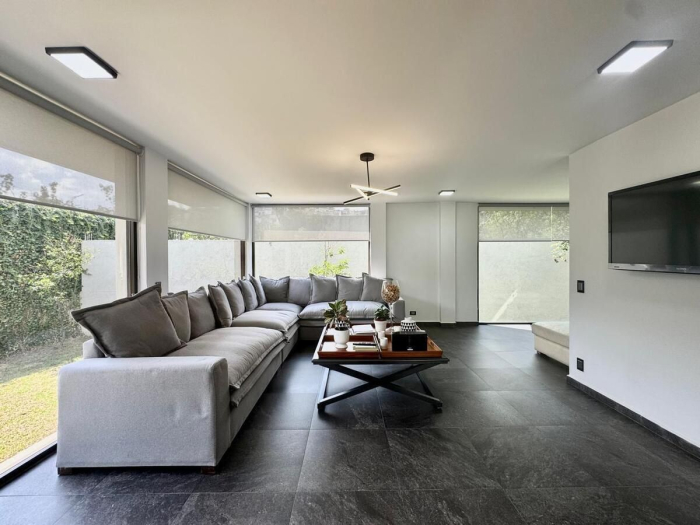 Magnifica casa en venta recién remodelada - Vista del Valle