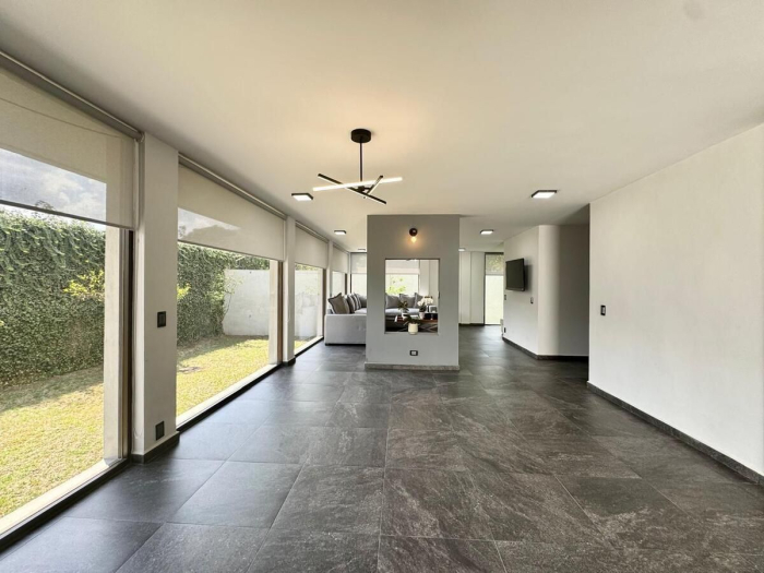 Magnifica casa en venta recién remodelada - Vista del Valle