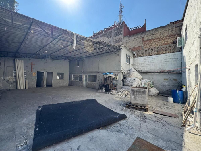 Terreno Habitacional en Insurgentes Norte: Ubicación Estratégica para Tu Proyect