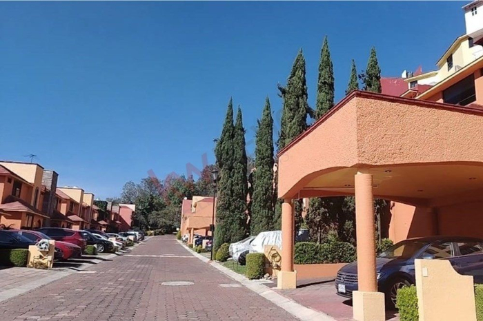 Hermosa Casa en condominio en Venta con jardín en Paseos Del Bosque, Naucalpan