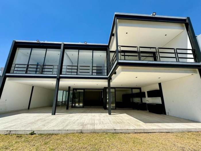 Estrena espectacular residencia en Real de Acueducto, Bosque Real.
