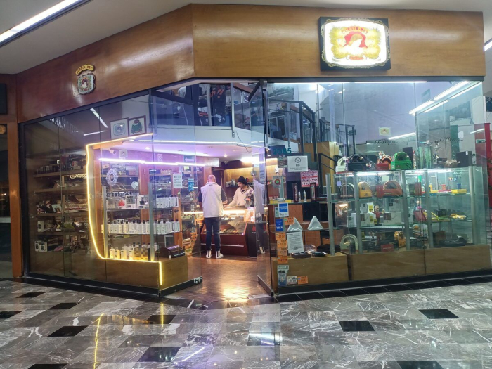 local u17 en venta ¡como inversión! centro comercial interlomas