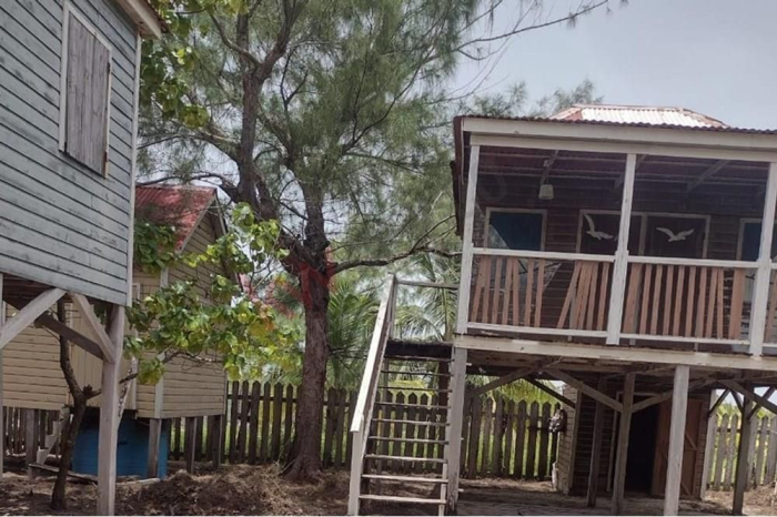 Terreno con cabañas a orilla de playa en Xcalak Quintana Roo