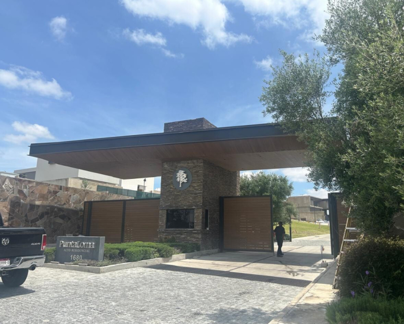 SE VENDE TERRENO EN PUNTA LOMA