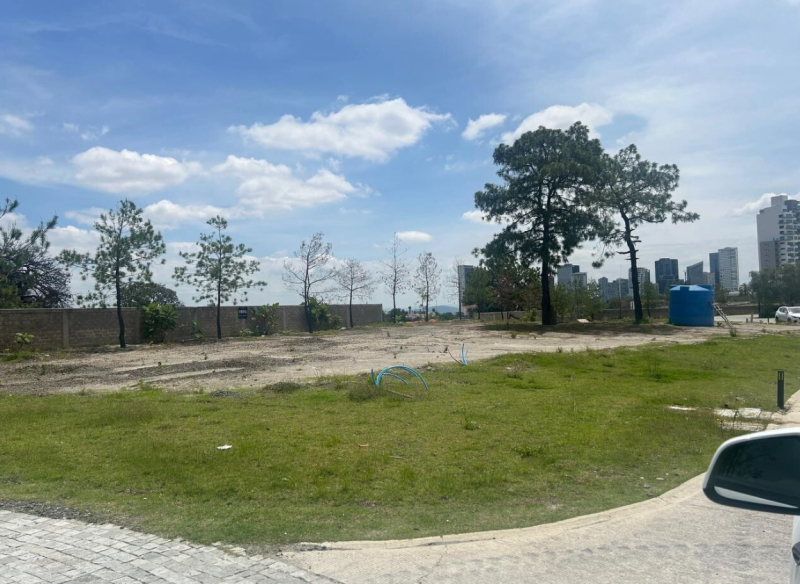 SE VENDE TERRENO EN PUNTA LOMA