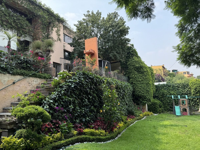 Casa en venta . Calle cerrada. Lomas Anahuac, Interlomas, Tecamachalco.