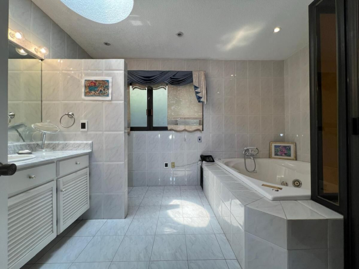 Estupenda casa con seguridad en venta - La Herradura