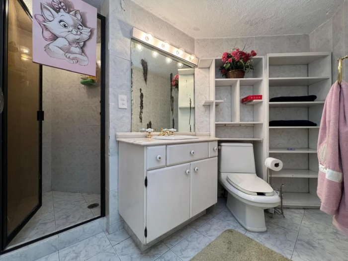 Estupenda casa con seguridad en venta - La Herradura