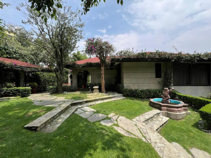 Estupenda casa con seguridad en venta - La Herradura