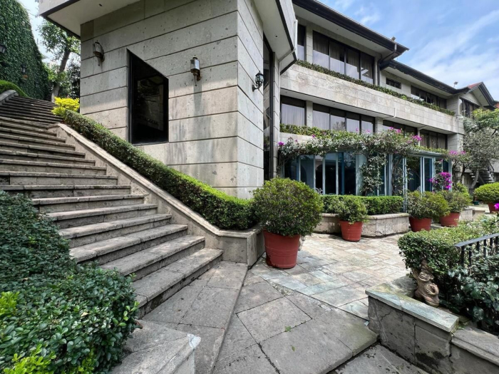 Impresionante Residencia en Venta - La Herradura