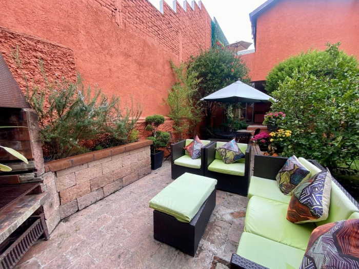Casa en Venta. La Herradura. Seguridad. Jardín.