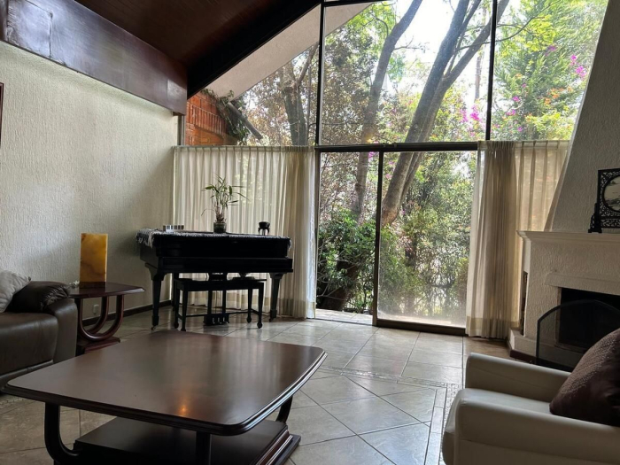 HERMOSA RESIDENCIA DE 4 RECAMARAS CON ALBERCA , PANELES SOLARES Y TERRAZAS EN LO