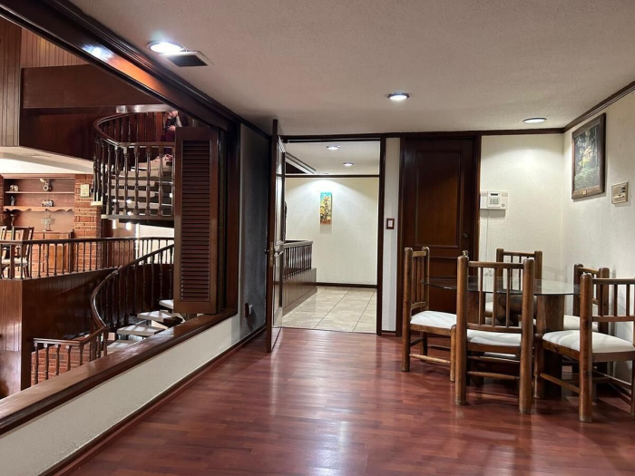 HERMOSA RESIDENCIA DE 4 RECAMARAS CON ALBERCA , PANELES SOLARES Y TERRAZAS EN LO