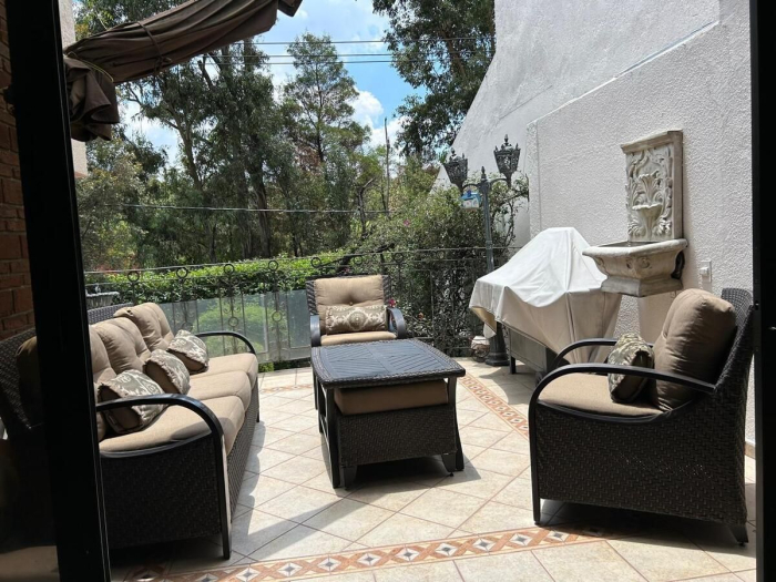 HERMOSA RESIDENCIA DE 4 RECAMARAS CON ALBERCA , PANELES SOLARES Y TERRAZAS EN LO