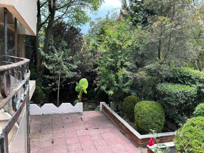 HERMOSA RESIDENCIA DE 4 RECAMARAS CON ALBERCA , PANELES SOLARES Y TERRAZAS EN LO