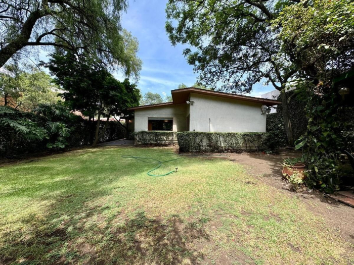 Casa en Venta para Remodelar �?? Agua, Jardines del Pedregal