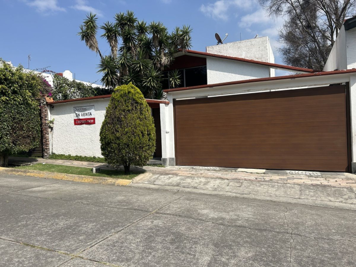 CASA EN VENTA EN CALLE CERRADA EN LA HERRADURA
